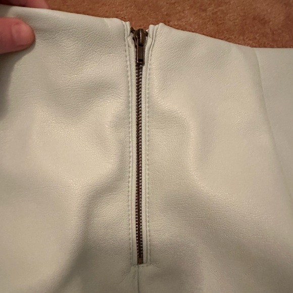 Marie Oliver Fay Short, Seafoam green in Vegan leather Sz 4 NWT - Picture 9 of 9